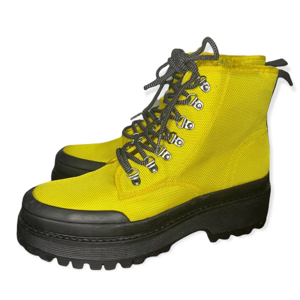 NWT STEVE MADDEN Timbor
Booties Women's Yellow Boots
Lace Up Textile,size 8